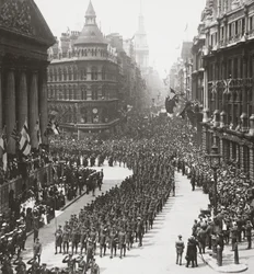 Das Empire zollt seinen siegreichen Kriegern am Friedenstag Tribut - der Lord Mayor nimmt den Gruß entgegen, 19. Juli 1919